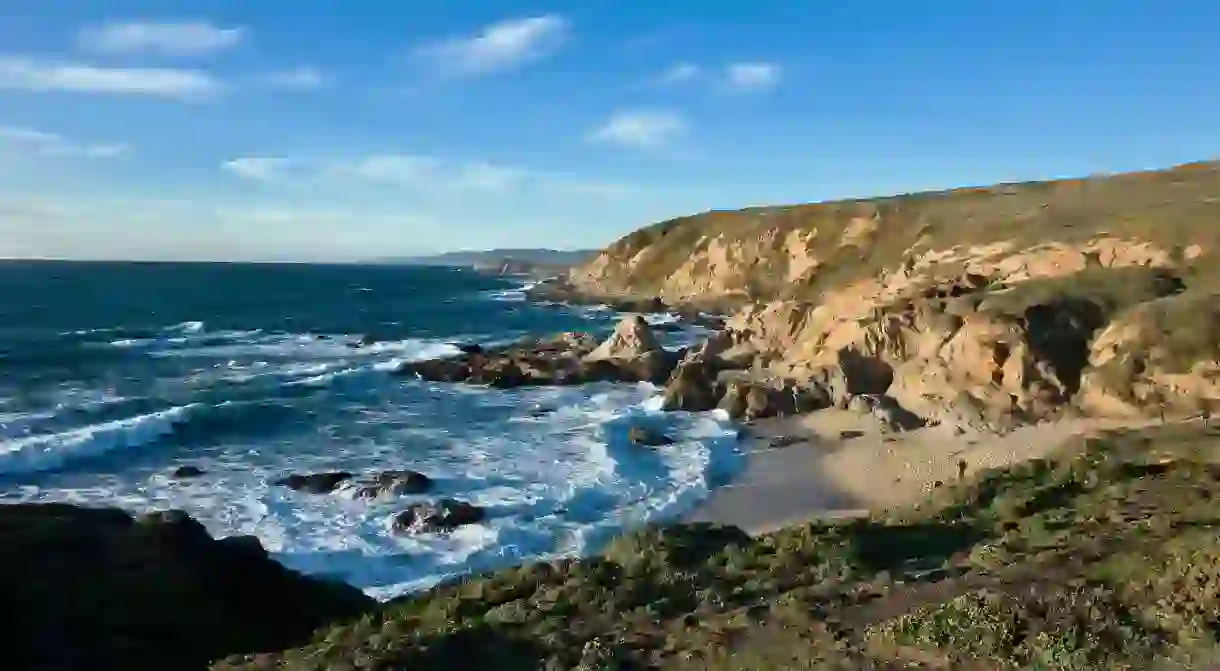 The natural beauty of the Sonoma coastline is matched by a charming collection of lodges, inns, villas and ranches in Bodega Bay