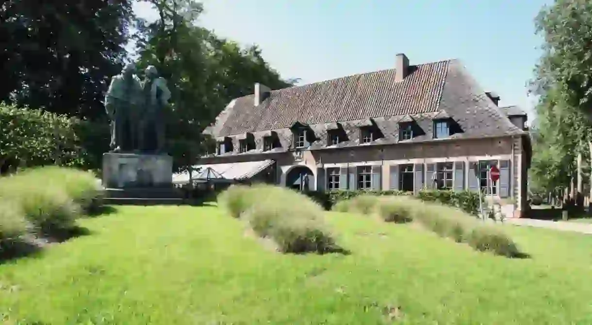 The Lodge is a renovated brick farmhouse in Leuven’s southwestern suburbs