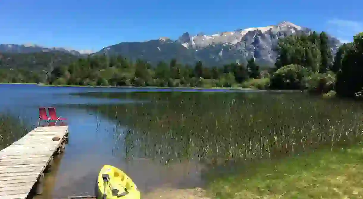 A picture-perfect lake and mountain vista await