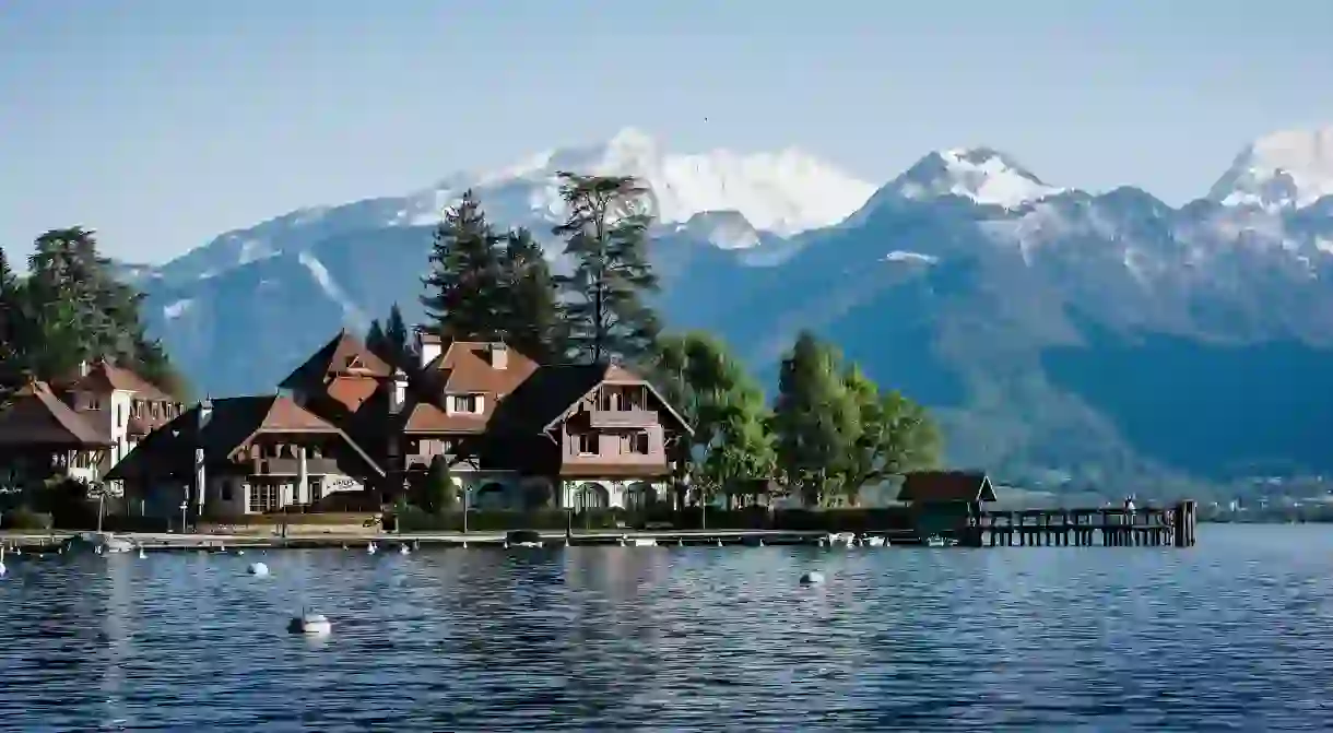 L’Auberge du Père Bise is one of many pretty lakeside stays near Annecy