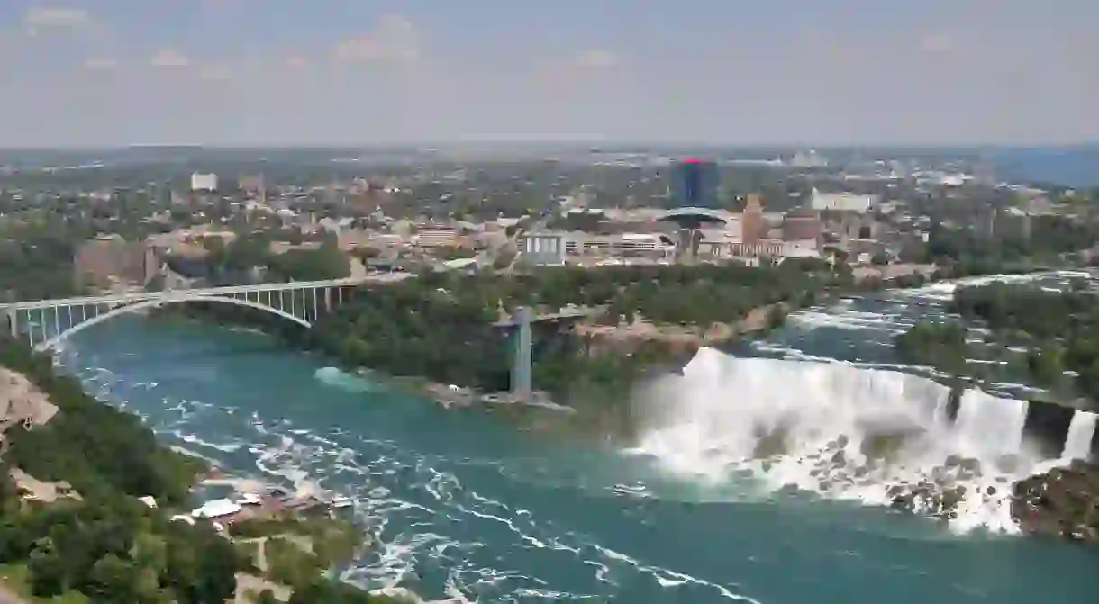 Discover the best places to stay both sides of the water while exploring the beautiful Niagara Falls region