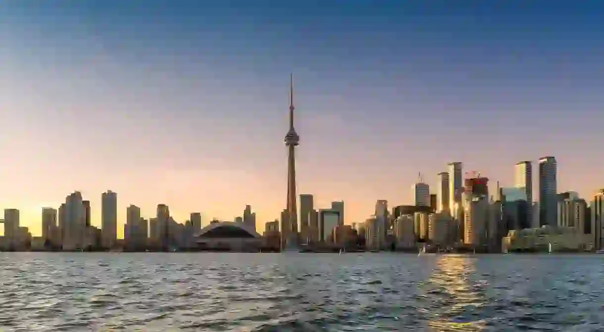 Torontos skyline at sunset