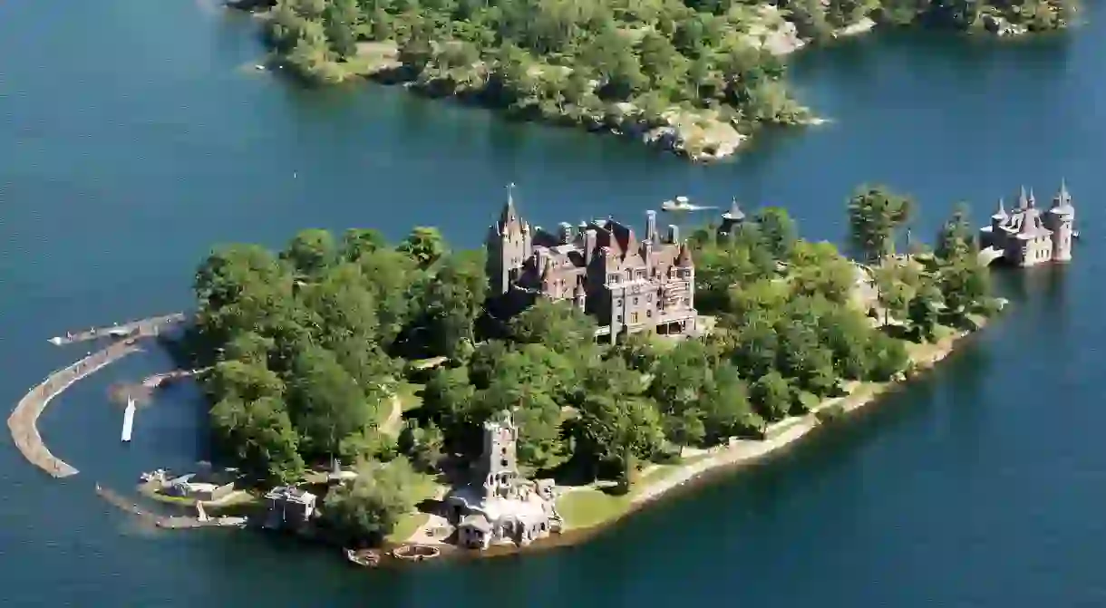 Stay just in reach of some of the most enchanting places in Thousand Islands, including Boldt Castle