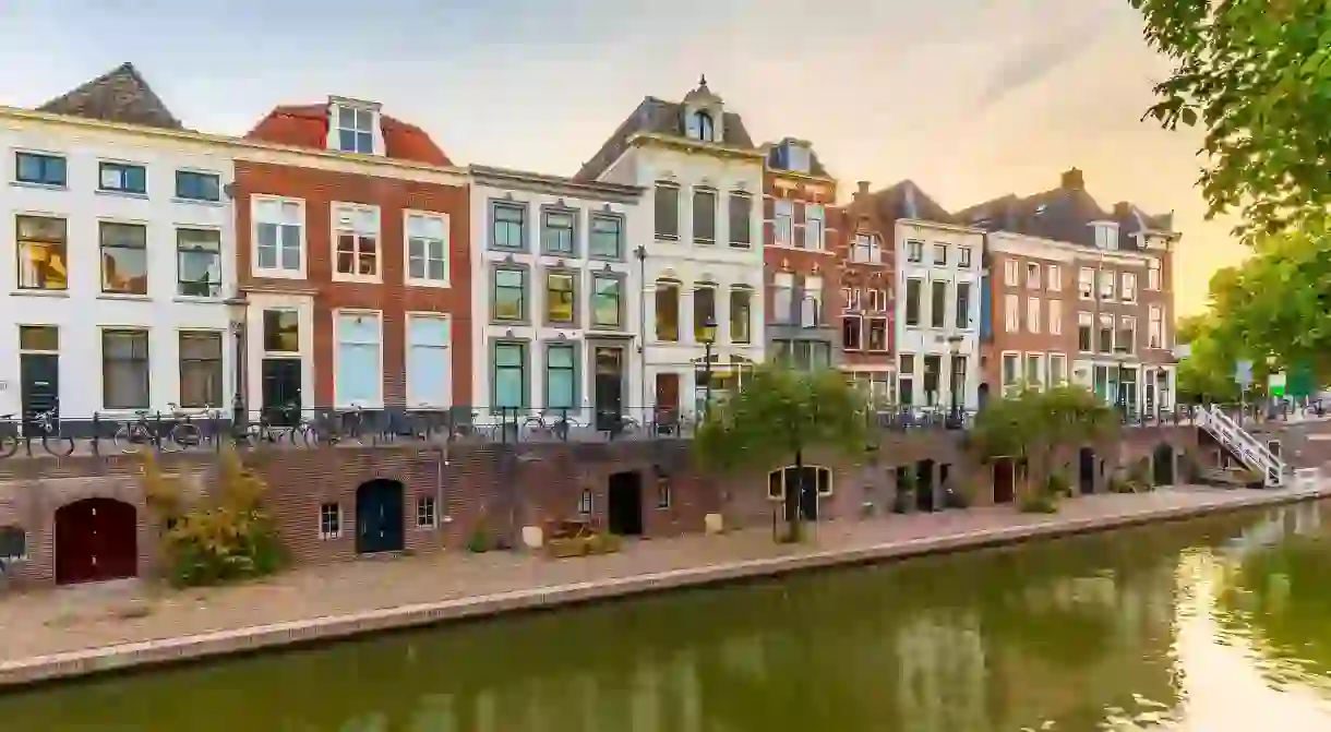 Take a stroll at dusk along the Oudegracht canal and admire Utrechts traditional Dutch houses, streets and bridges