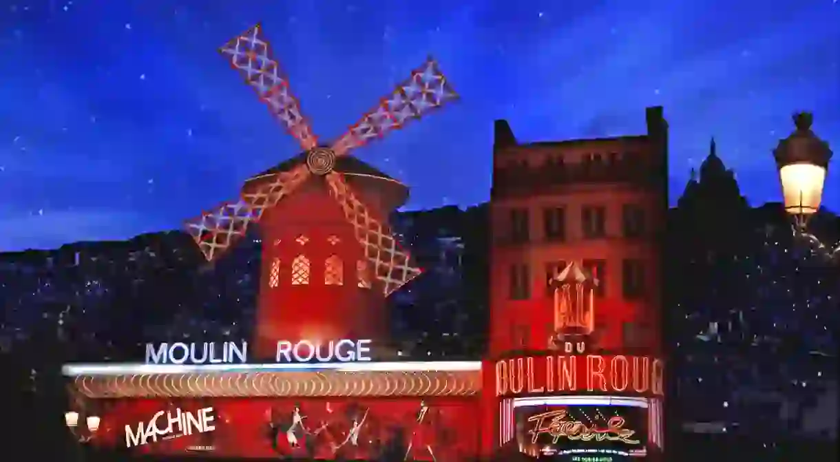 Book a romantic stay at the Maison Souquet you will find yourself just steps away from Moulin Rouge