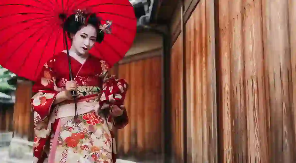 Much can be expressed through a kimono’s design, styling and colour, like for the Maiko geisha in Kyoto