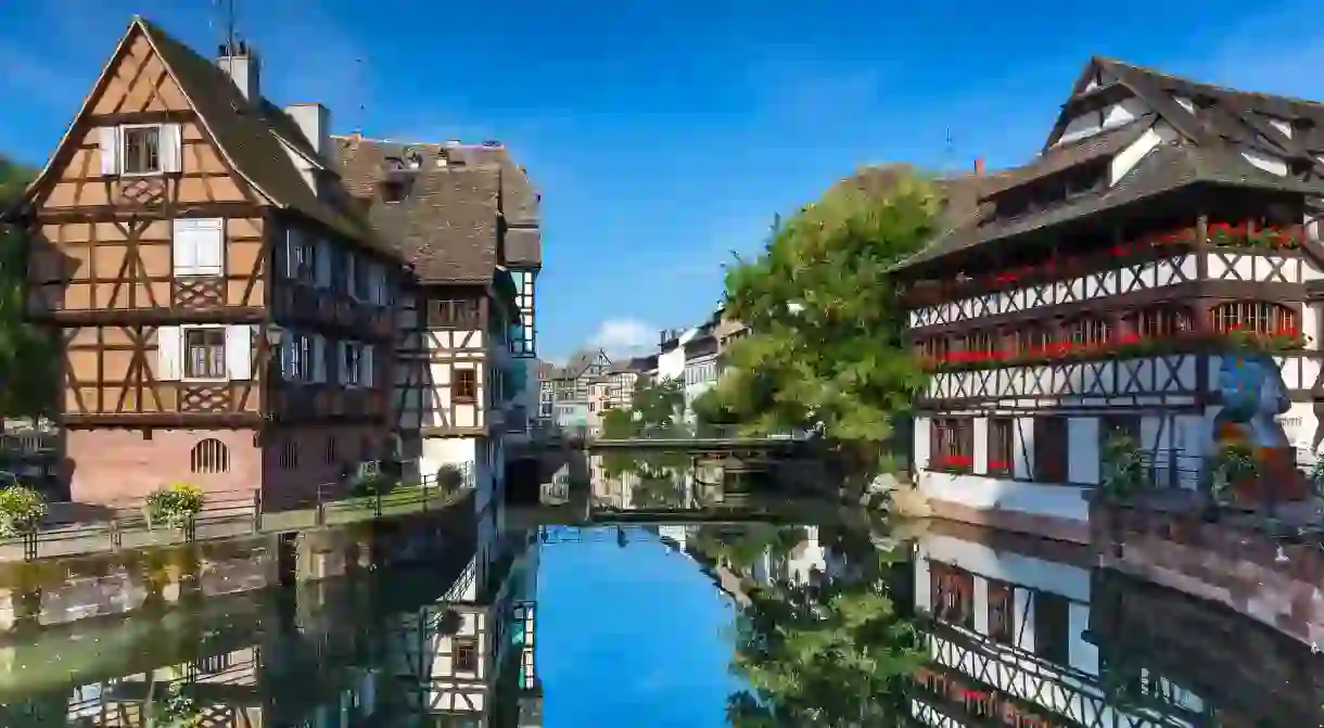 Take a stroll along the Ill river in Petite France and admire the pretty houses such as the Maison des Tanneurs (Tanners House)