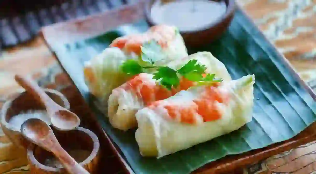 Delicious Goi cuon(fresh spring rolls) are filled with shrimp, vegetables and herbs