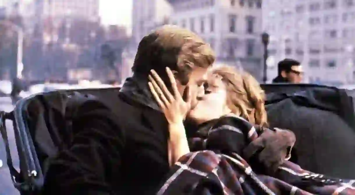 In ‘Barefoot in the Park,’ Robert Redford and Jane Fonda take a horse-drawn carriage through Central Park