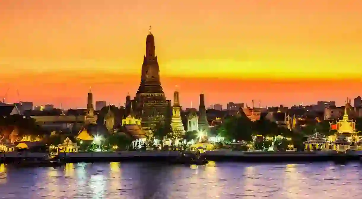 Wat Arun temple, on the banks of Bangkoks Chao Phraya river, at sunset