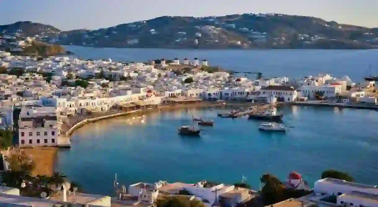 The party never stops on Mykonos thanks to these top bars on the island