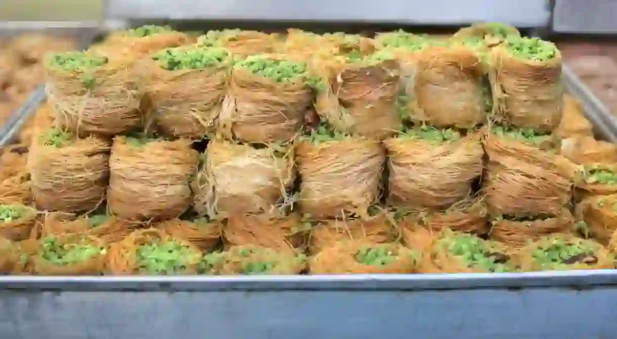 2B1P0K8 Tray of birds nest pistachio baklava for sale in Carmel Market (Shuk HaCarmel), the largest market in Tel Aviv