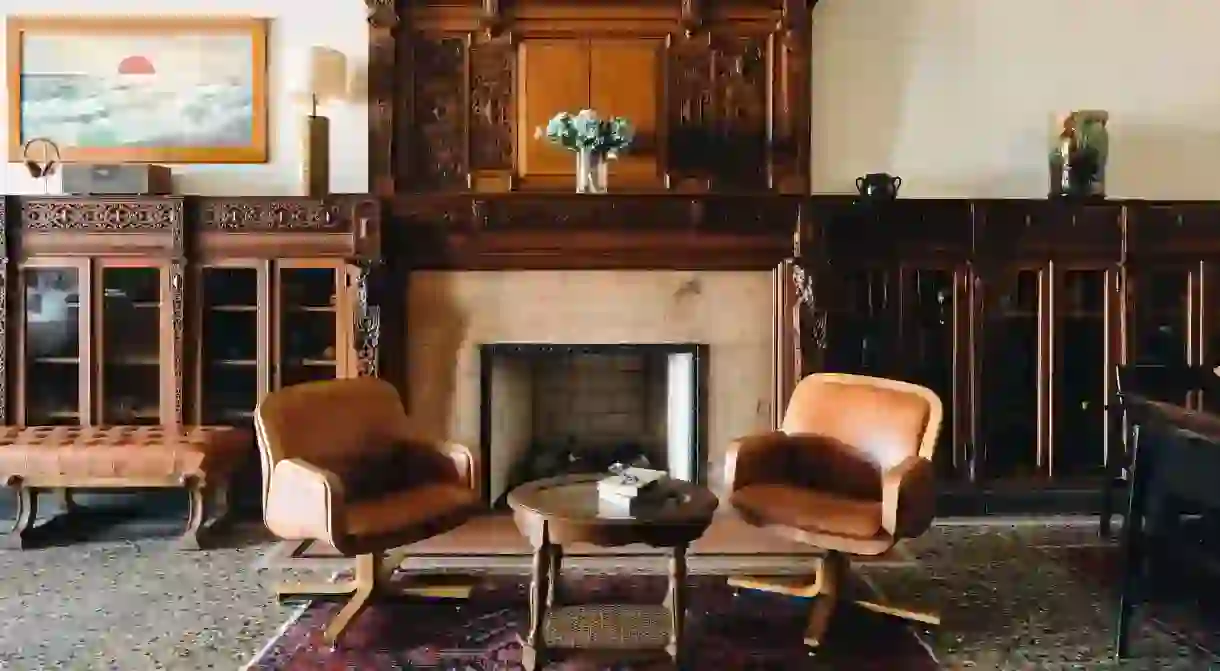 Chicago Athletic Association has leather armchairs and sporting trophies galore