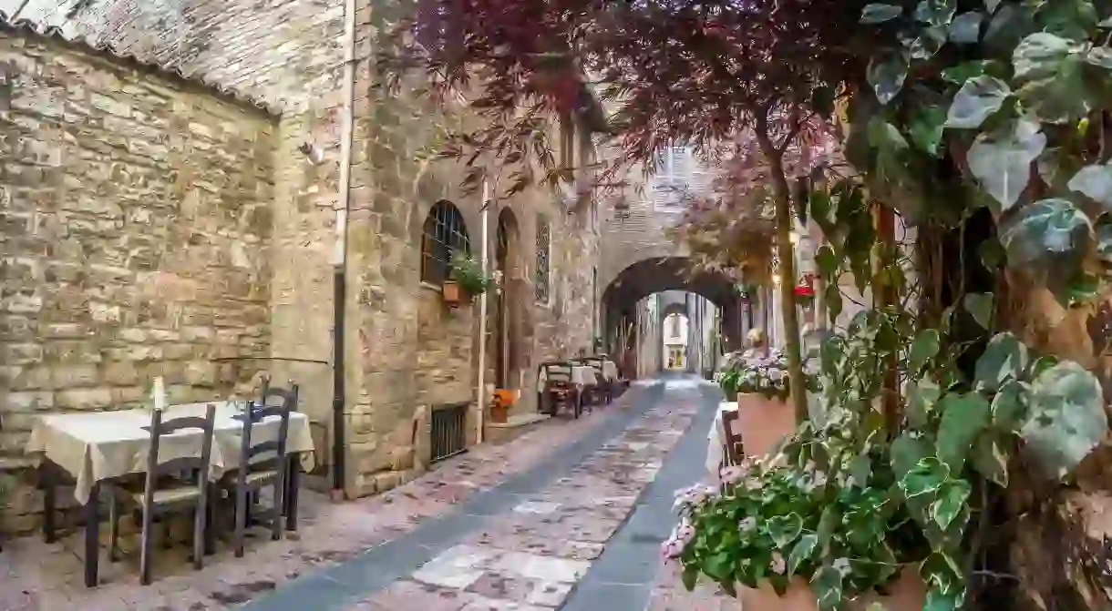 The cobblestoned alleys in Assisi are perfect for a romantic dinner