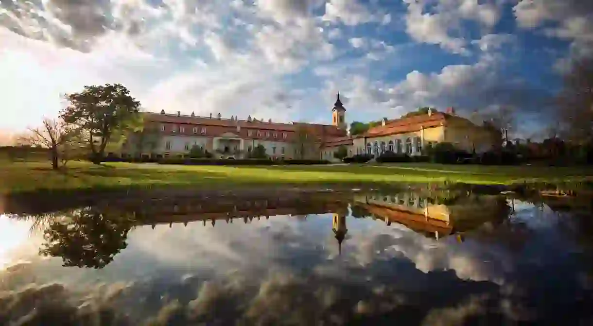 With its atmospheric grounds, Château Béla makes for a gorgeous wedding location