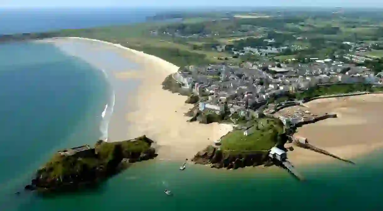 The New Overlander Inn is close to Penally Beach, Wales