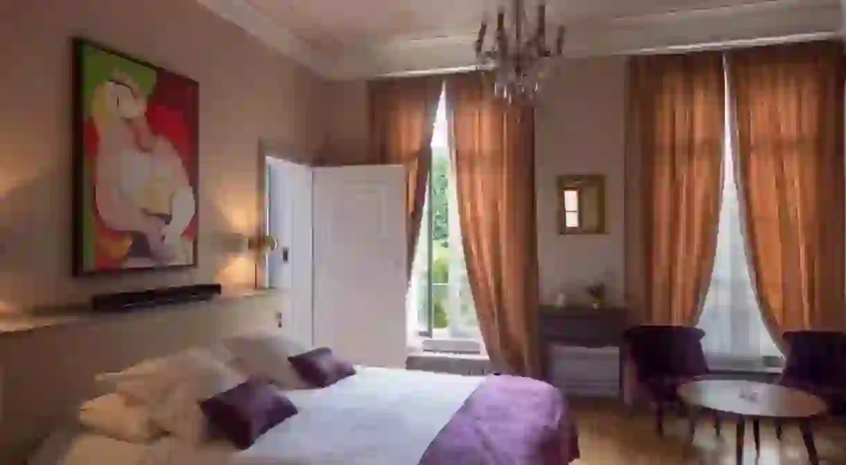 Homely rooms at Une maison en Ville Amiens offer a peaceful place to unwind