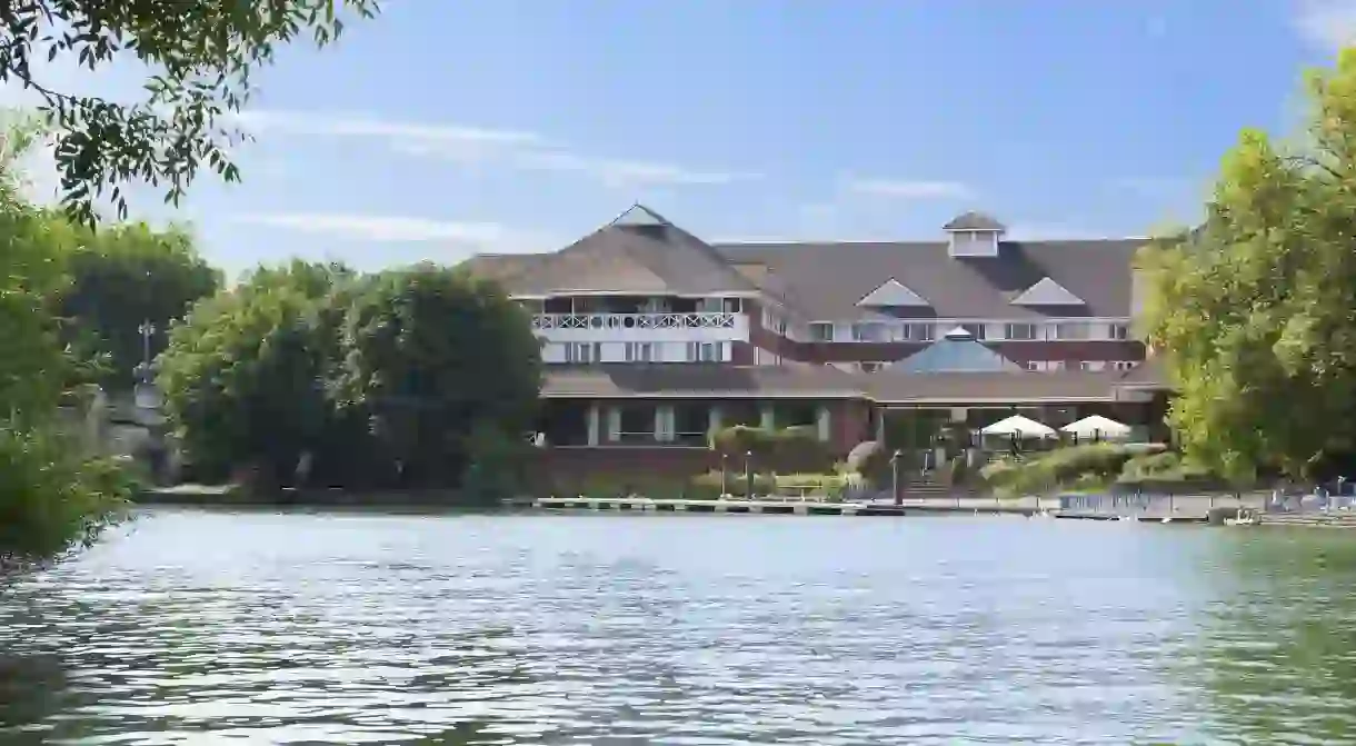 The Crowne Plaza Reading sits on the banks of the River Thames