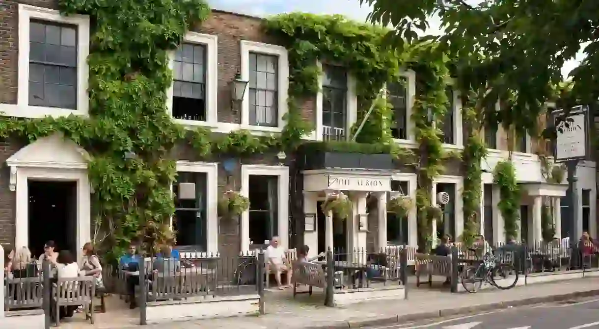 Front facade of the Albion, a Georgian pub in Thornhill Road, Islington