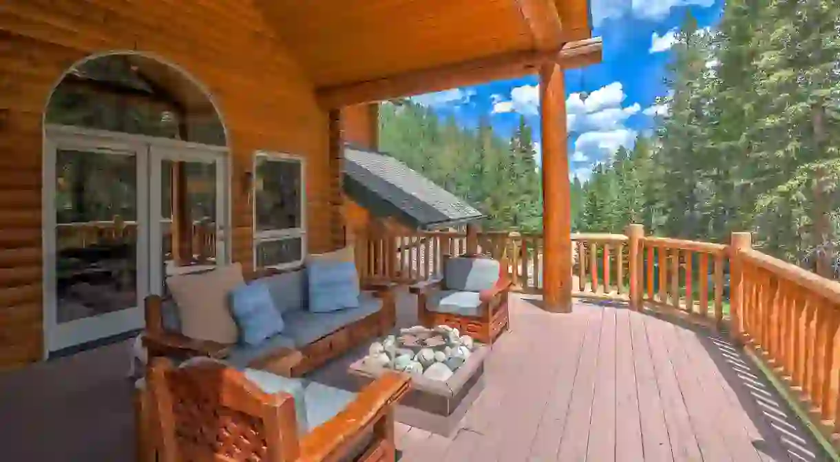 The Aspen Meadow Lodge has excellent outdoor spaces to take in the gorgeous scenery