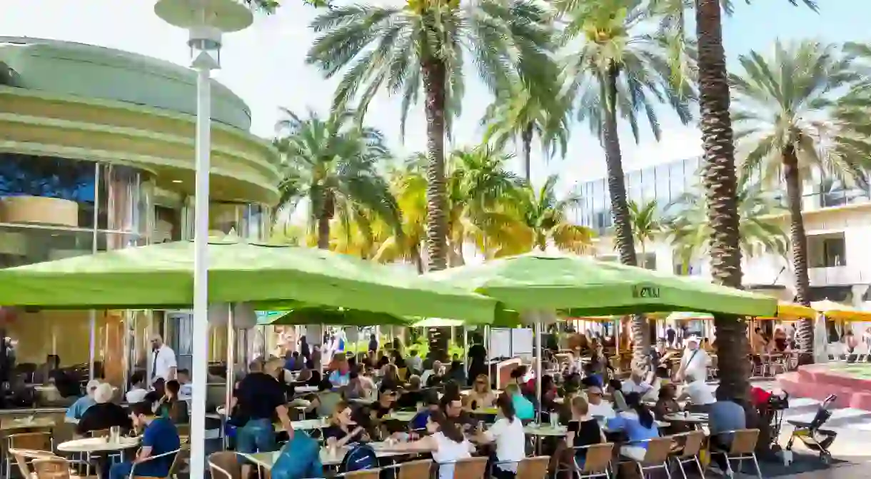 Restaurants and cafes along Miami Beach