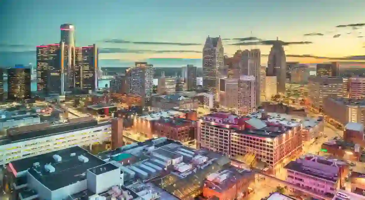 T75PXW Detroit, Michigan, USA downtown skyline from above at dusk. T75PXW_Detroit, Michigan, USA