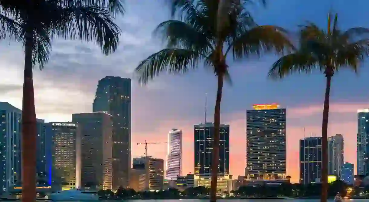 F0R41Y Florida, Miami Skyline at Dusk. Image shot 12/2018. Exact date unknown. F0R41Y_North America, Florida, Miami Beach © JOHN KELLERMAN - Alamy Stock Photo