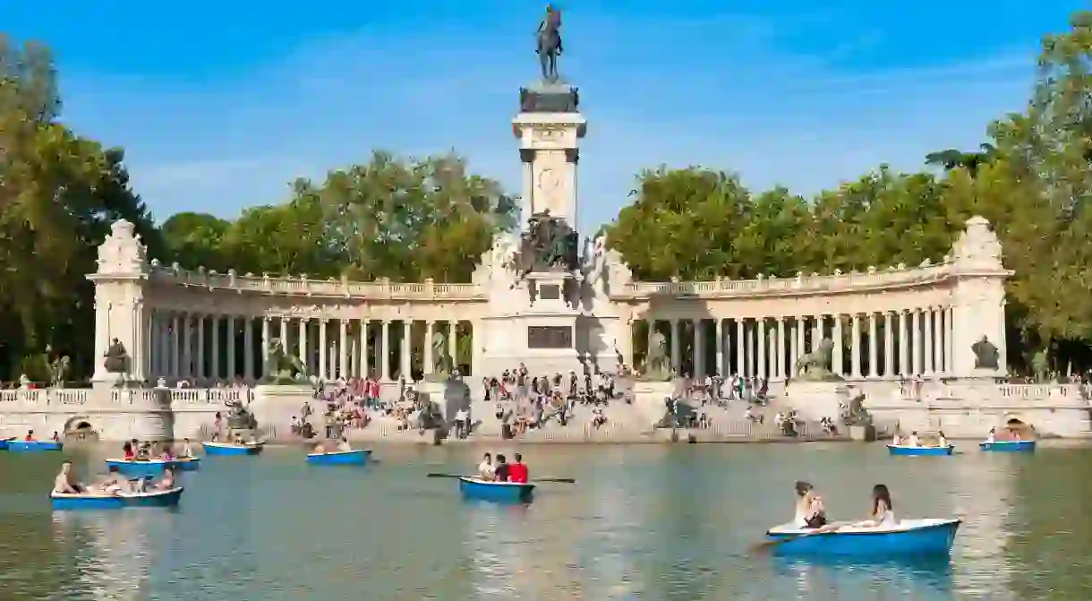 Boating in Parque del Buen Retiro is just one of many things to do in Madrid on a budget