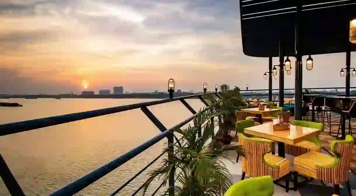 Enjoy Kolkata and its spectacular sunsets from these hotels