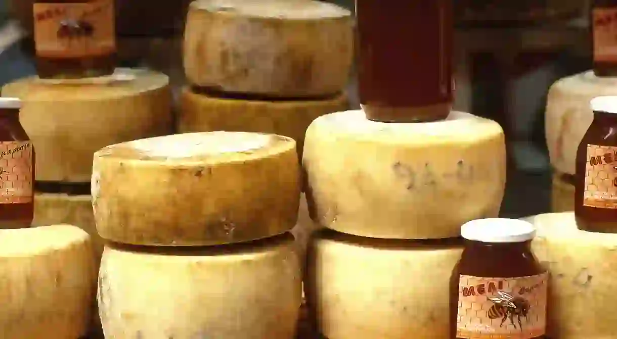 Discover the fascinating world of Greek cheeses