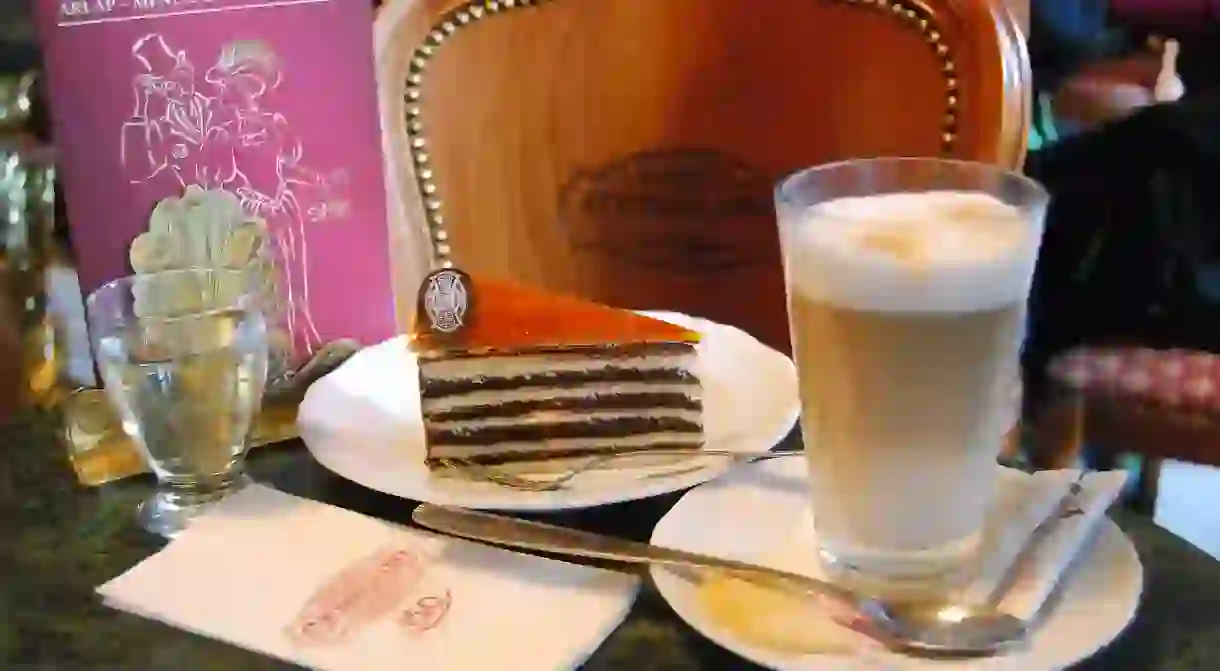 AW2JYW Coffee and Dobos cake, Gerbeaud Cafe, Vorosmarty Square, Pest, Budapest, Republic of Hungary. Image shot 2008. Exact date unknown.