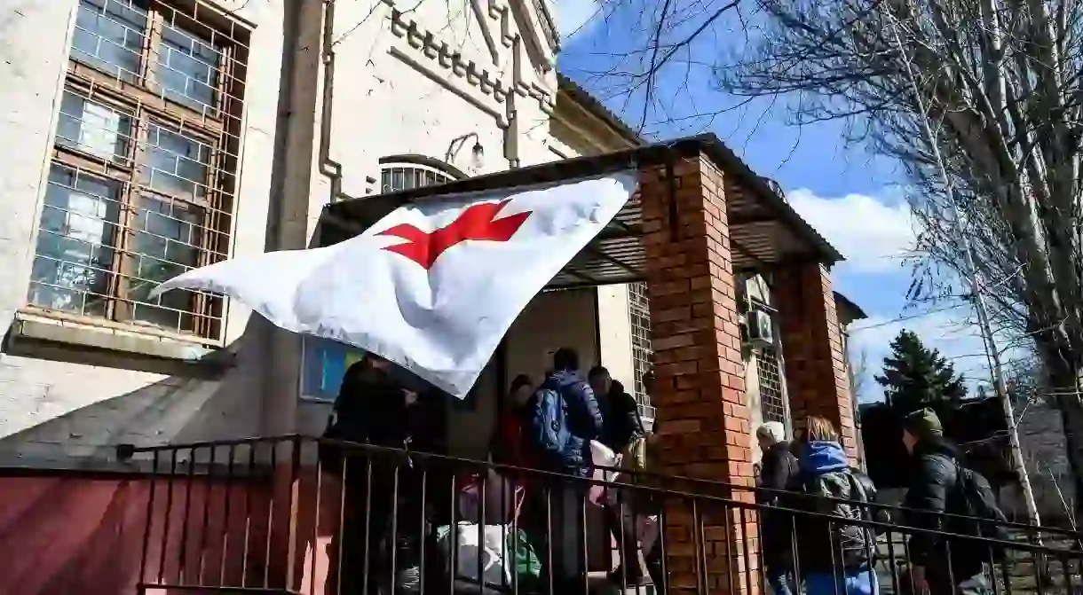 Volunteers gather to offer humanitarian aid at a centre established in Zaporizhzhia by the ICRC after Russian attacks