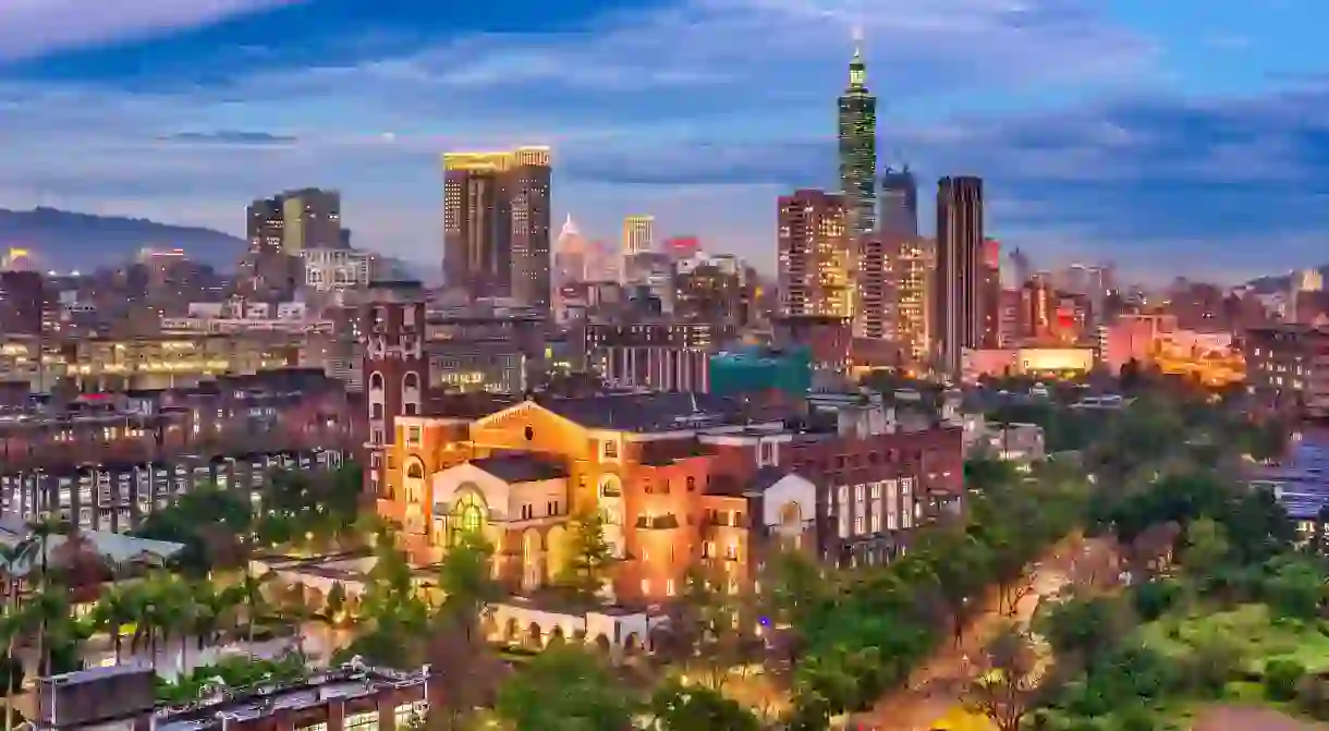 HRM943 Taipei, Taiwan skyline over National Taiwan University.