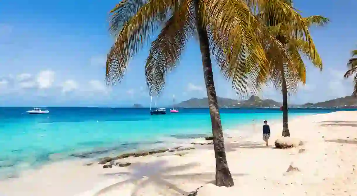 Salt Whistle Bay on Mayreau separates the Caribbean Sea from the Atlantic Ocean