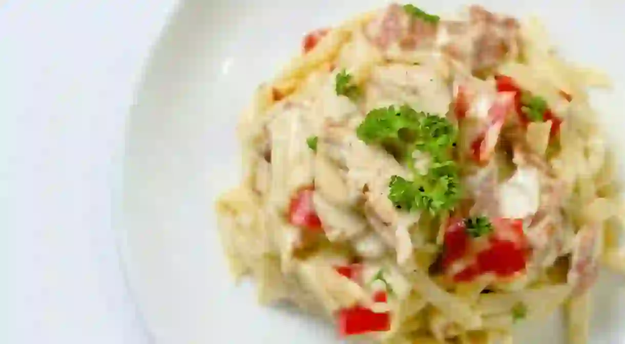 Linguine with white sauce