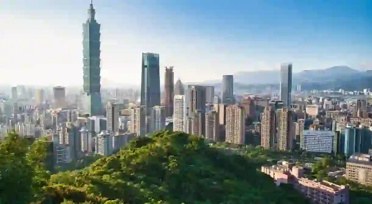 The Xiangshan Observation Platform in Taipei, Taiwan is the best place to view the 101 Building and the greater Taipei area.