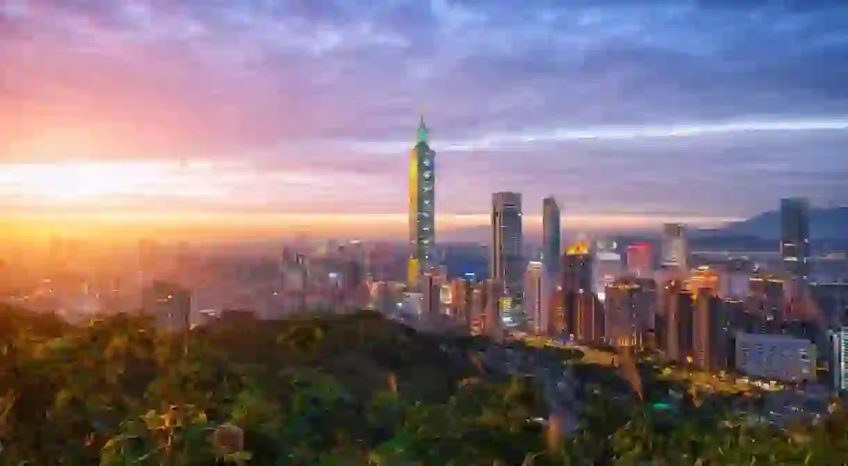 Taipei skyline panorama with view of Taipei 101 beautiful Taipei sunset, Taiwan city business skyline and skyscrapers, skyscrapers and other modern buildings of the city.