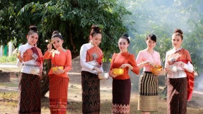 Thai shop cultural dress